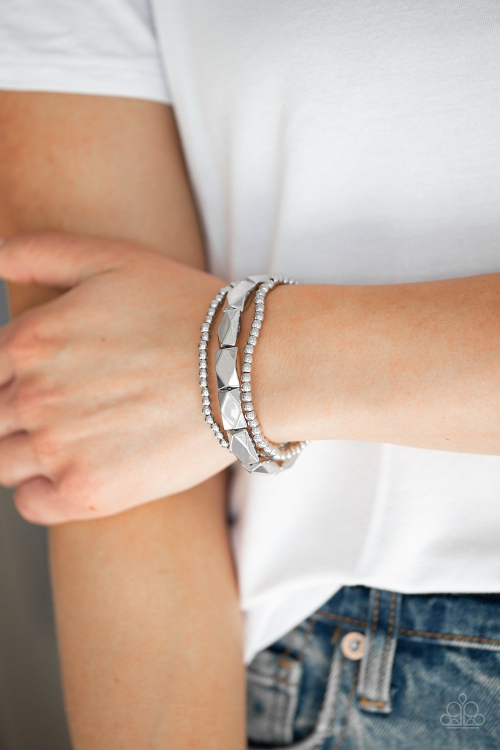 METAL MOVEMENT - SILVER BEAD STRETCHY BRACELET